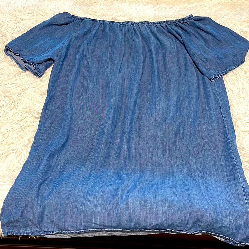 Off the shoulder boutique top